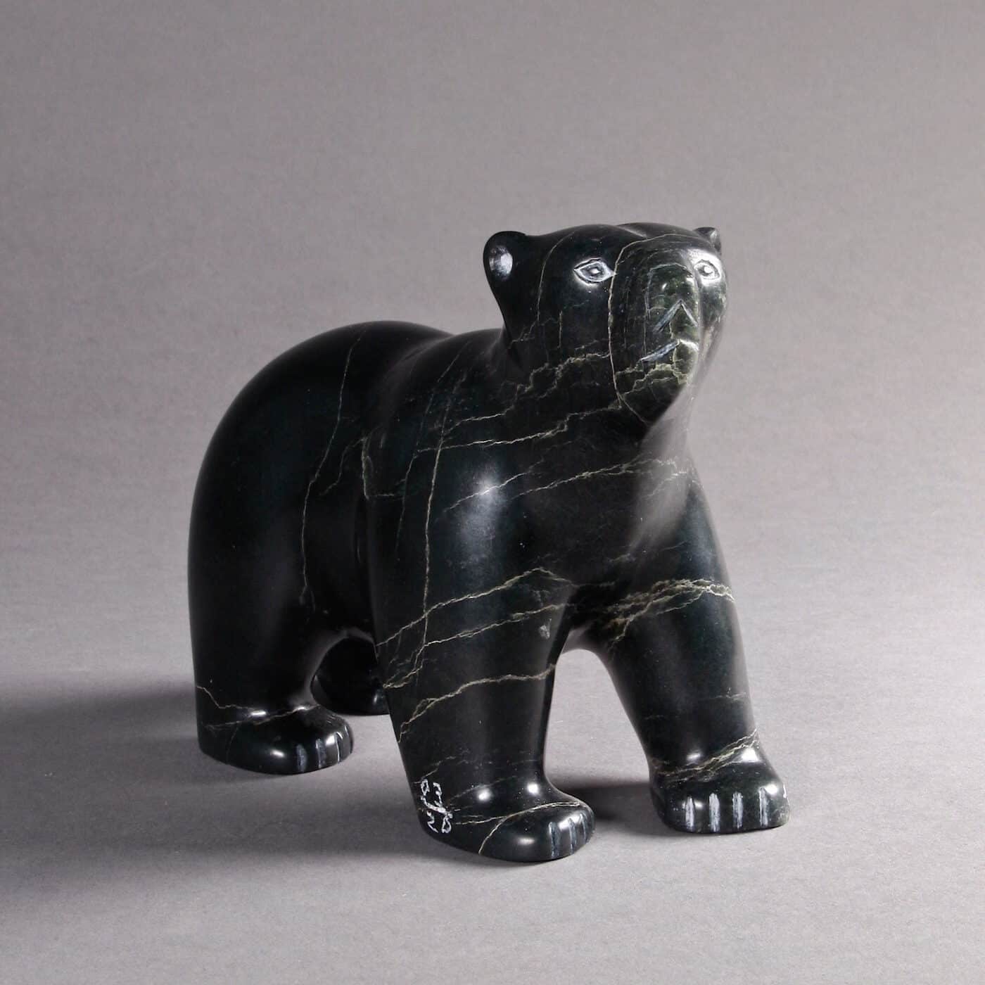 Ours marchant par Taqialuk Nuna