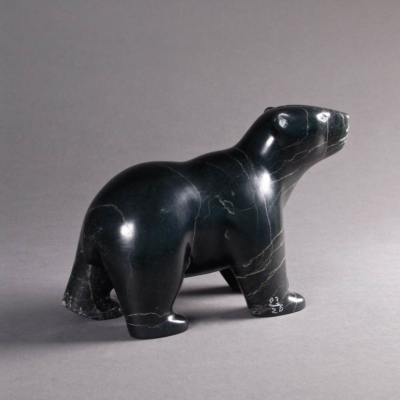 Ours marchant par Taqialuk Nuna