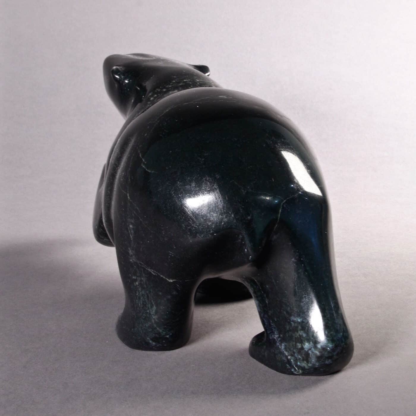 Derrière ours marchant